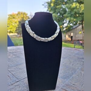 Lisner Vintage Silver-Tone Collar Necklace – 12-14" Adjustable Length